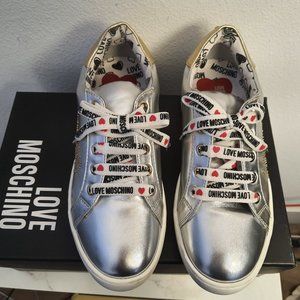 Love Mosschino sneakers in size 6